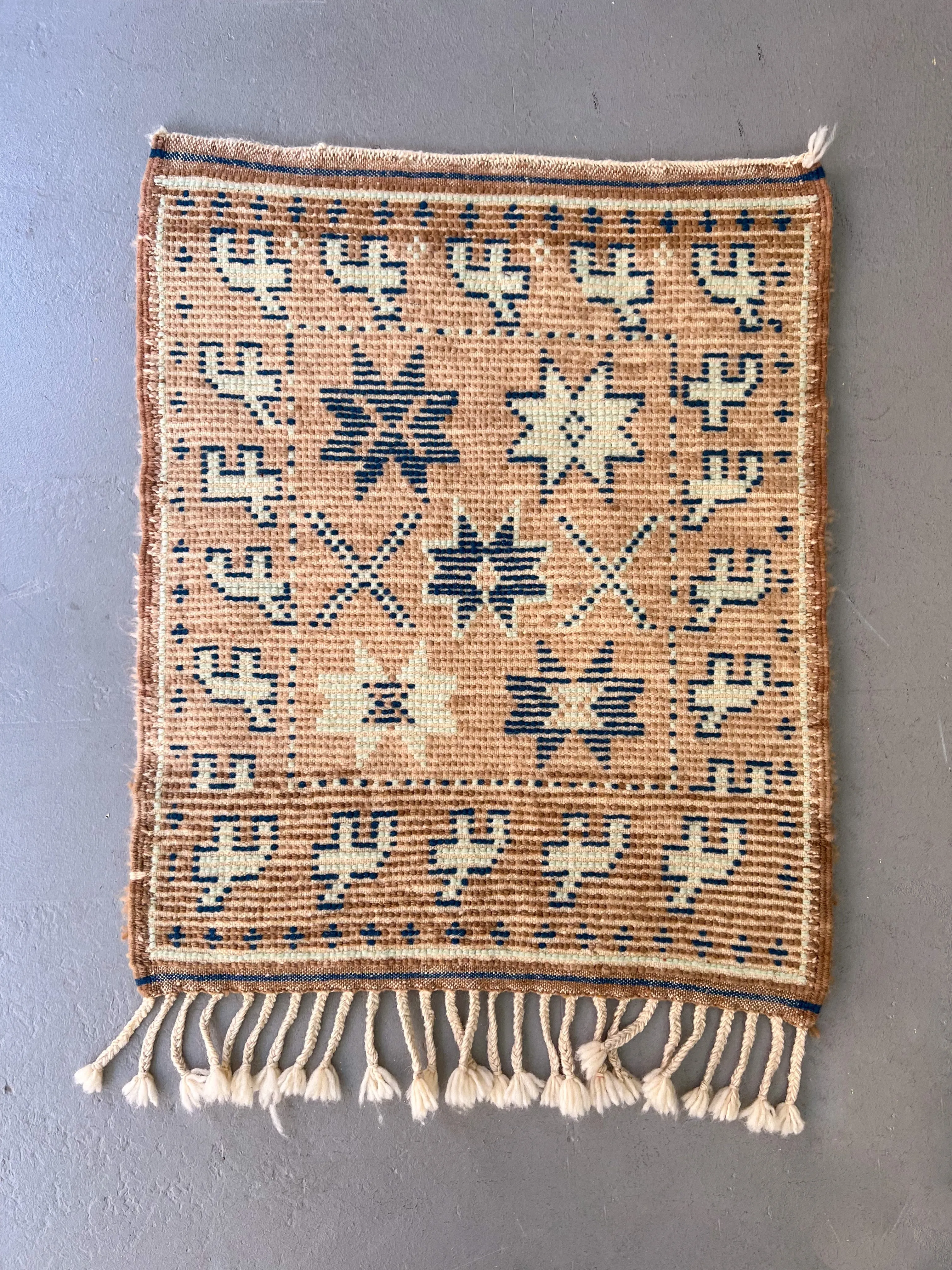 Aicha's Symbolic Marmoucha Hand-Knot
