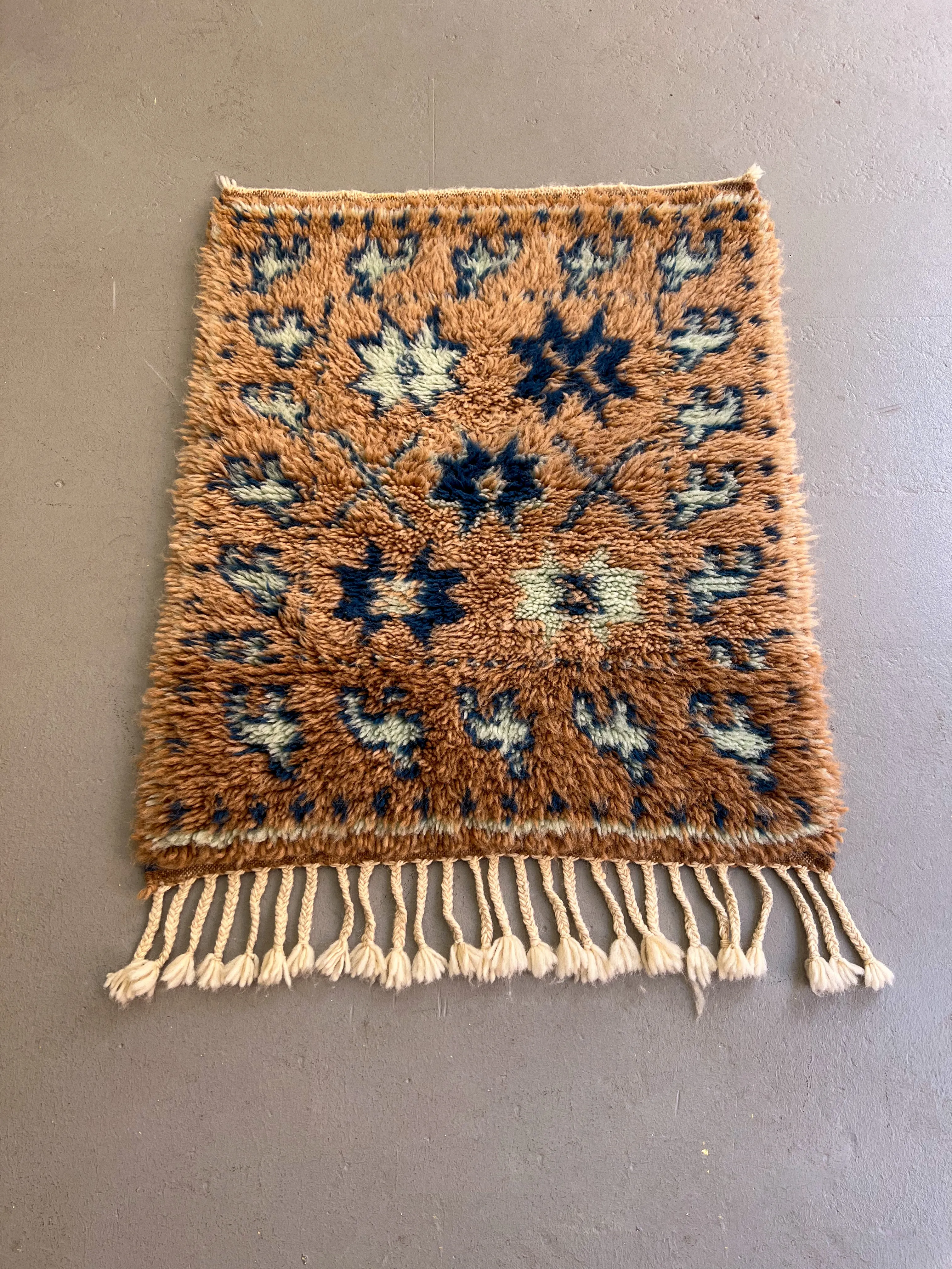 Aicha's Symbolic Marmoucha Hand-Knot