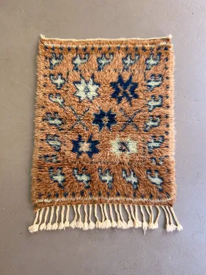 Aicha's Symbolic Marmoucha Hand-Knot