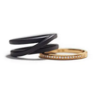 Classic Gold Ring "In Between" with Diamonds