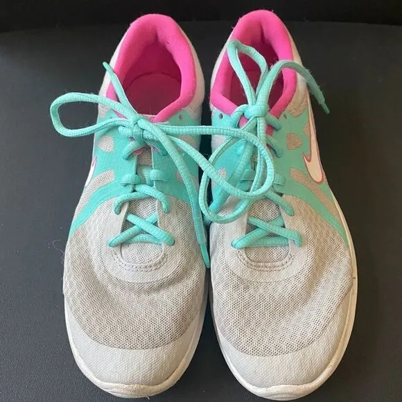 Nike Youth Revolution 4 Running Shoe Size 5