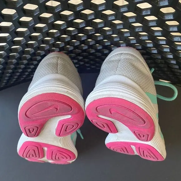 Nike Youth Revolution 4 Running Shoe Size 5