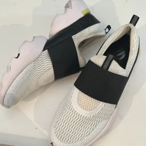 Sorel Women's Kinetic Impact Slip On Strap Shoes in White &amp; Bolt sz US 9.5