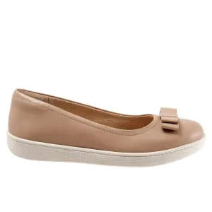 Trotters Avery T2202-130 Womens Brown Narrow Leather Ballet Flats Shoes