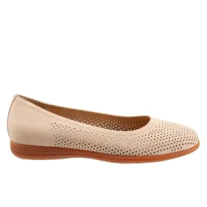 Trotters Darcey T1904-277 Womens Beige Wide Leather Ballet Flats Shoes