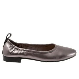 Trotters Gia T2252-033 Womens Gray Narrow Leather Ballet Flats Shoes