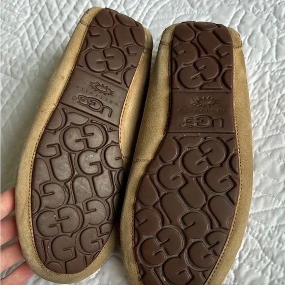UGG •7-7.5• Chestnut Dakota Moccasin Slippers