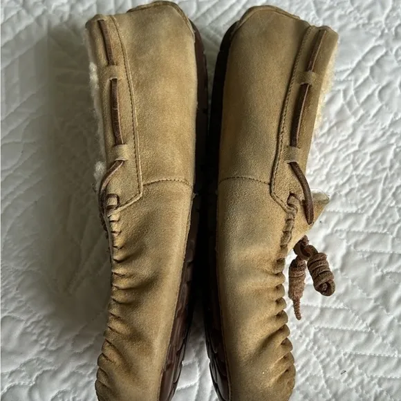 UGG •7-7.5• Chestnut Dakota Moccasin Slippers